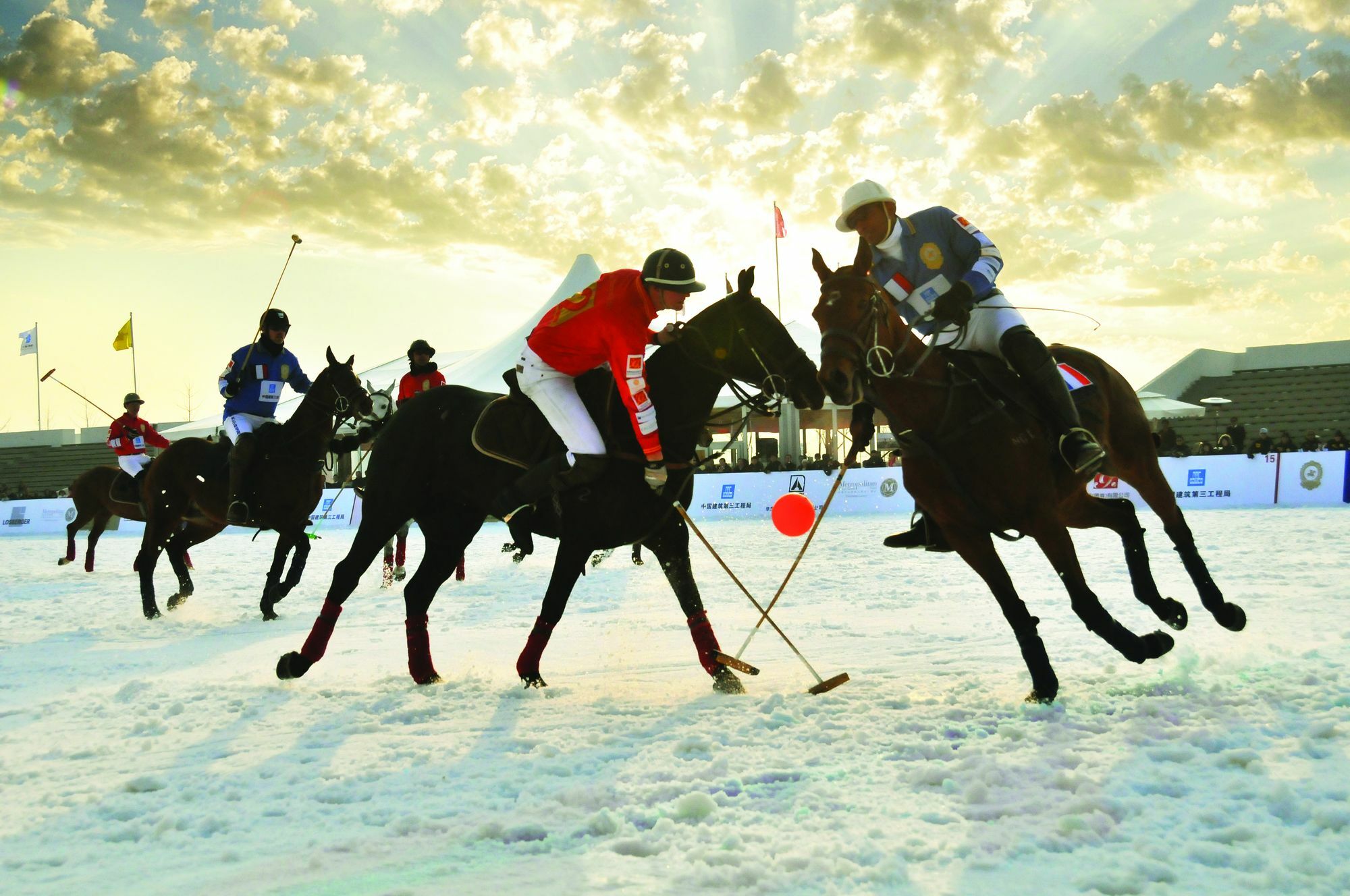 Tianjin Goldin Metropolitan Polo Club Hotel Xiqing Extérieur photo